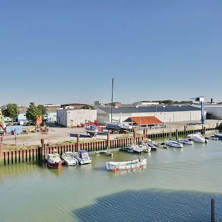City Marina, Cm18-7 *